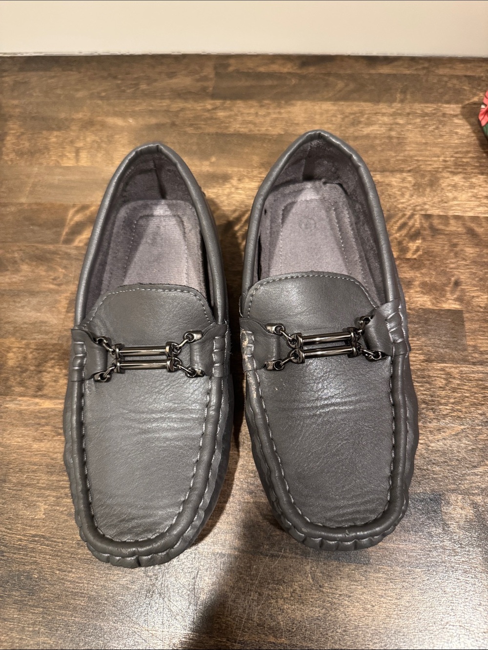 Boys Size 2 Gray Leathe Loafers with Metal Bit